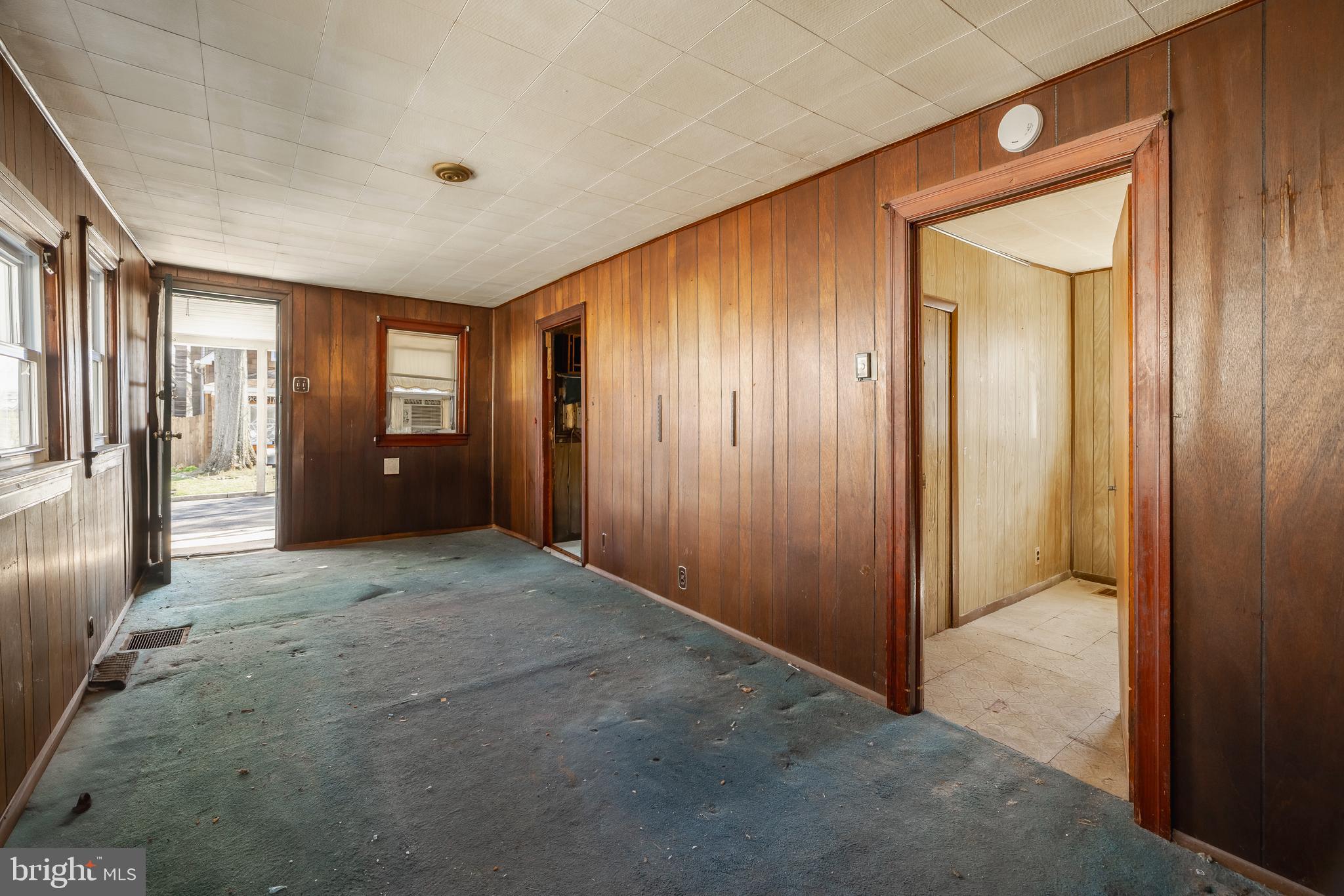 228 Rancocas Avenue Delanco, NJ 08075 - Photo 7 of 14 an empty room with entrance and door