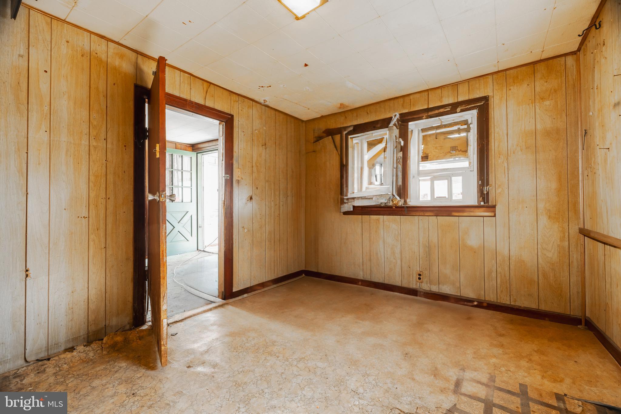228 Rancocas Avenue Delanco, NJ 08075 - Photo 9 of 14 an empty room with windows