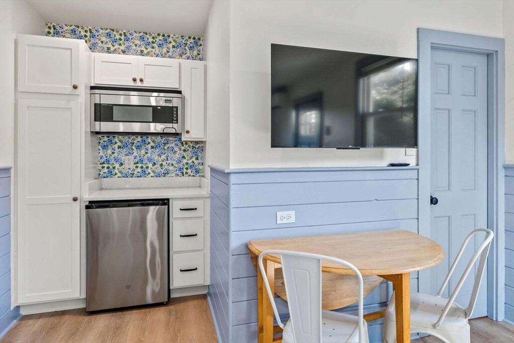 72 Forest Beach Road Chatham, MA 02659 - Photo 29 of 32 a kitchen with appliances and cabinets