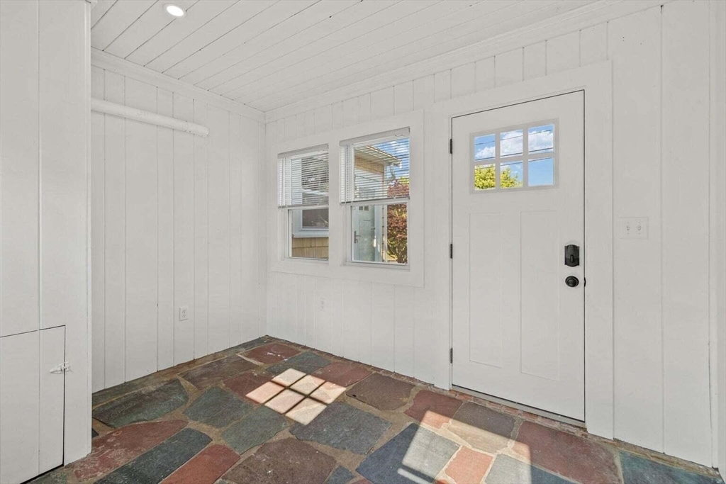 72 Forest Beach Road Chatham, MA 02659 - Photo 8 of 32 a view of an empty room