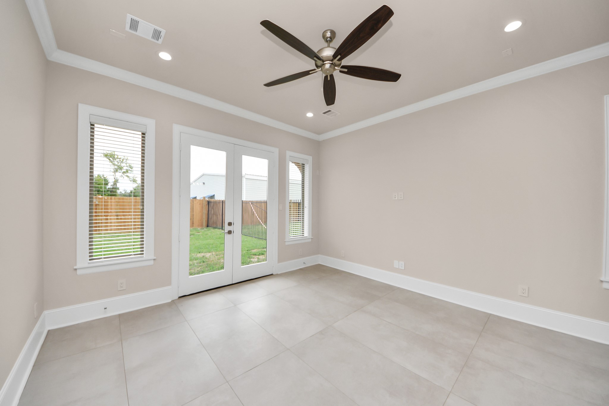 6320 Milwee Street, Unit B Houston, TX 77092 - Photo 20 of 43 a view of an empty room with a window