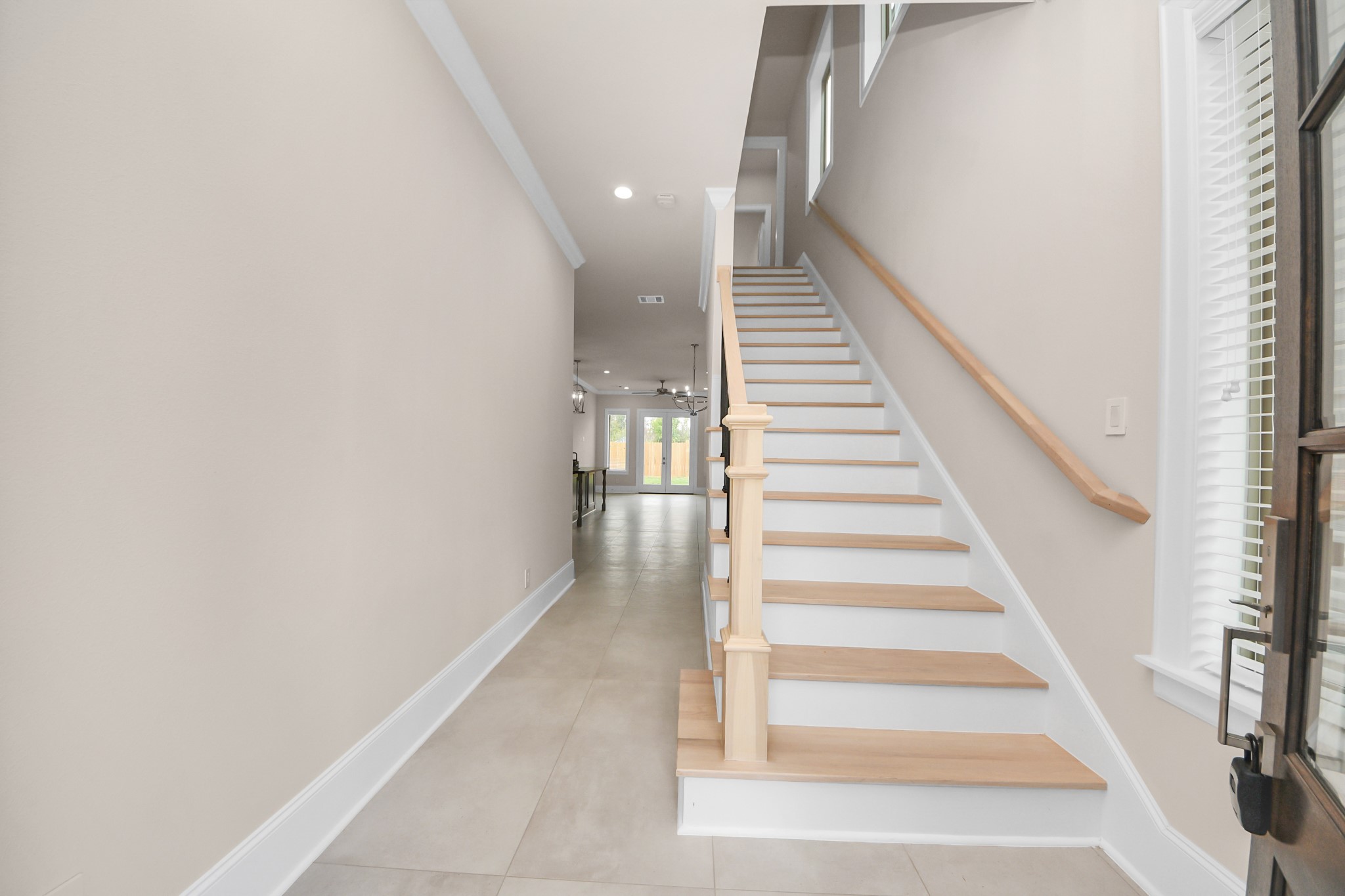 6320 Milwee Street, Unit B Houston, TX 77092 - Photo 6 of 43 a view of entryway