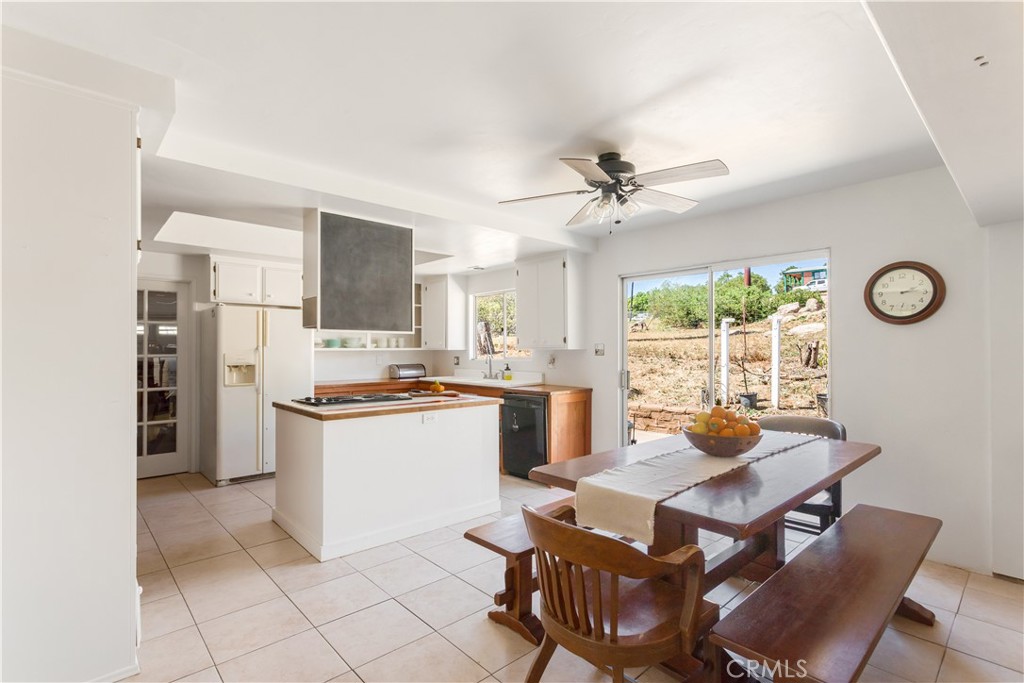 28492 Lilac Road Valley Center, CA 92082 - Photo 12 of 22 Open kitchen dining