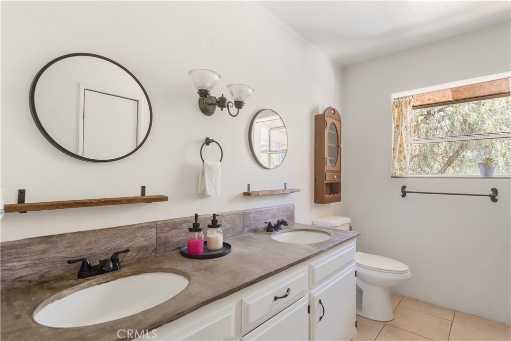 28492 Lilac Road Valley Center, CA 92082 - Photo 17 of 22 Spacious full bath