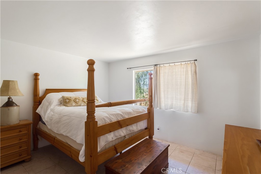 28492 Lilac Road Valley Center, CA 92082 - Photo 18 of 22 Master w/ ensuite