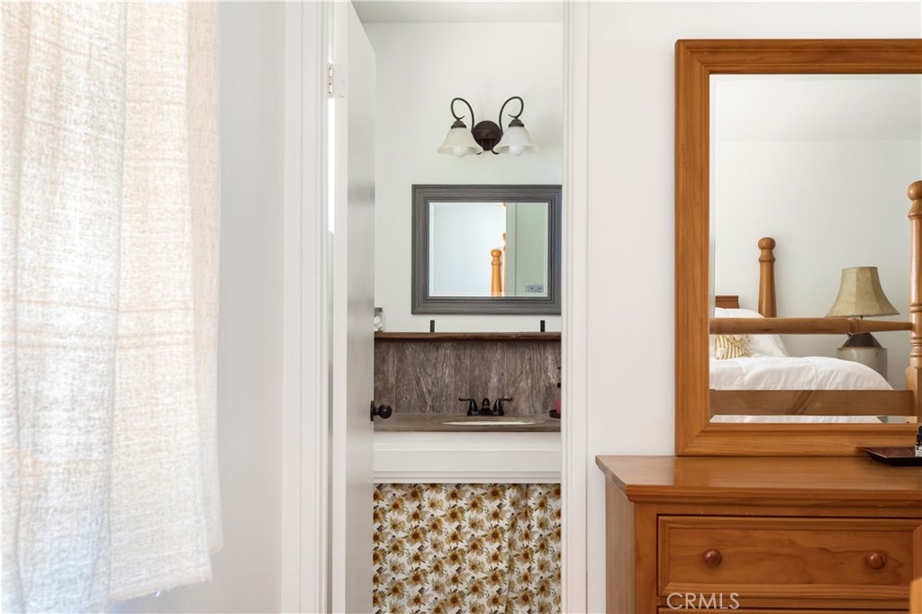 28492 Lilac Road Valley Center, CA 92082 - Photo 19 of 22 Convenient layout