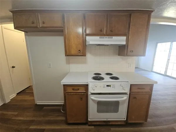 $1,800 | 2109 Fleur De Lis Court, Arlington, TX 76012