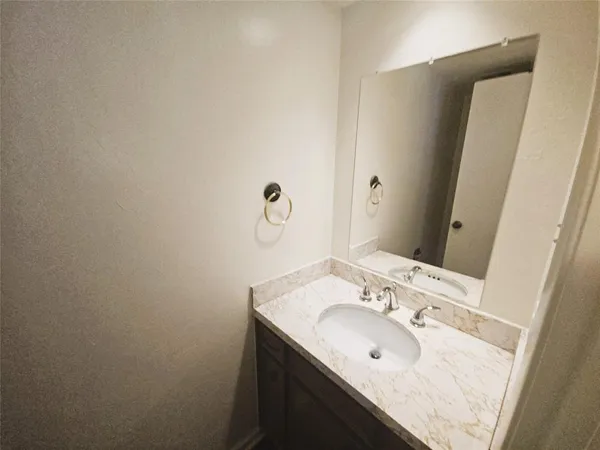 $1,800 | 2109 Fleur De Lis Court, Arlington, TX 76012