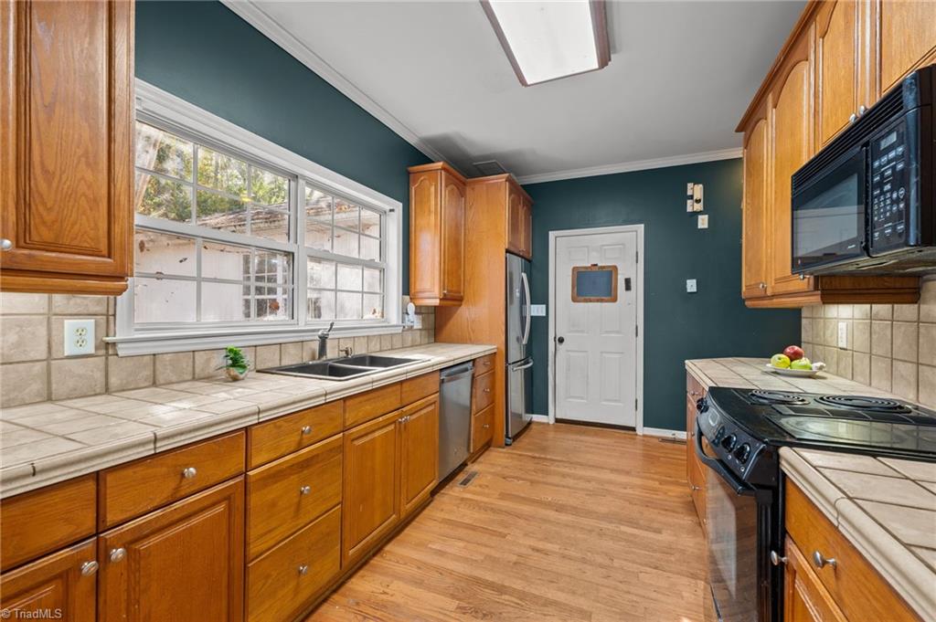 1040 Sycamore Street King, NC 27021 - Photo 14 of 46