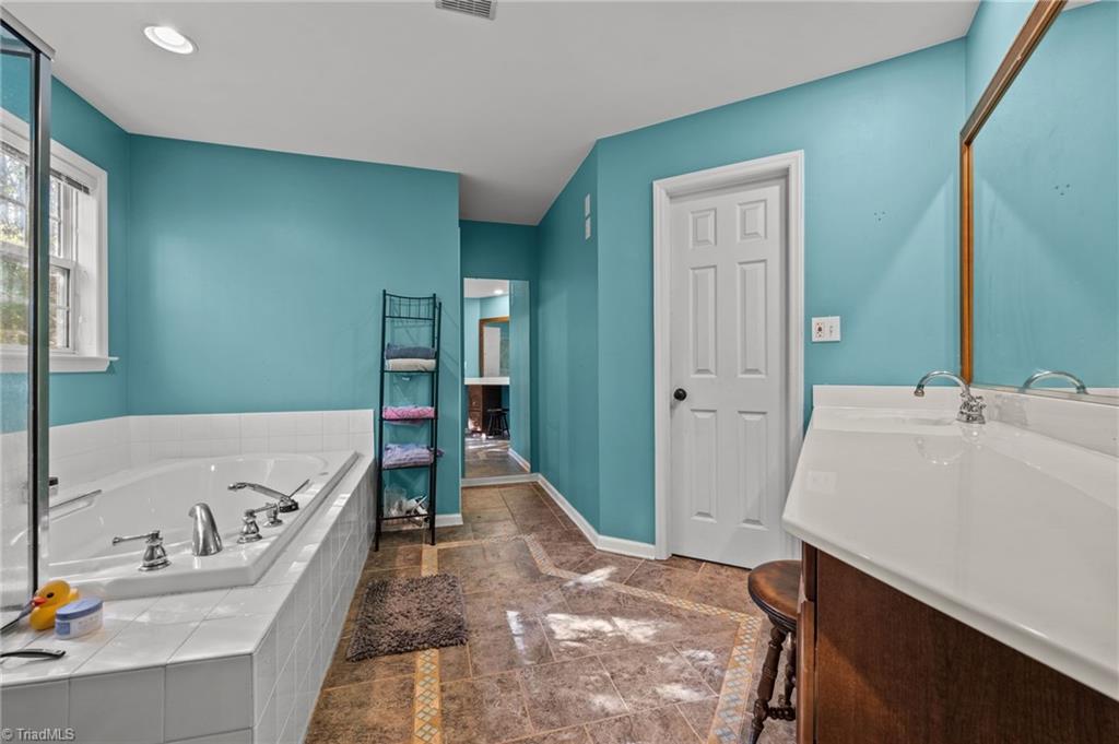 1040 Sycamore Street King, NC 27021 - Photo 19 of 46