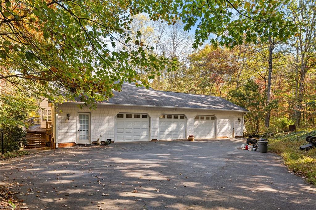 1040 Sycamore Street King, NC 27021 - Photo 2 of 46