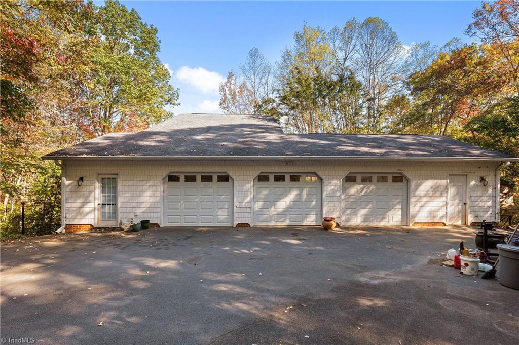 1040 Sycamore Street King, NC 27021 - Photo 31 of 46