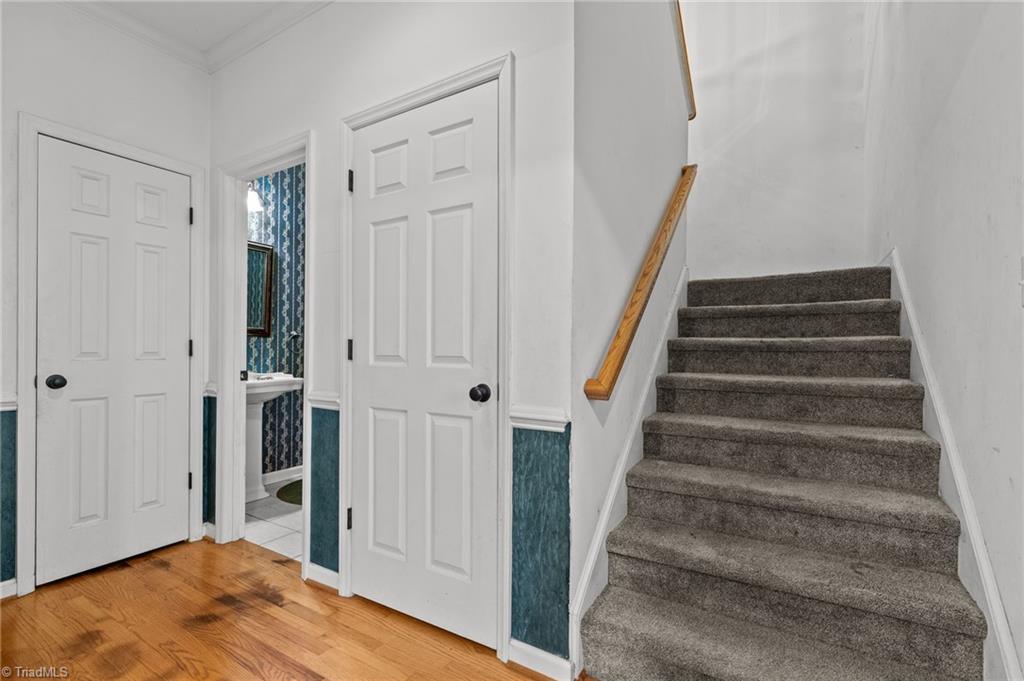 1040 Sycamore Street King, NC 27021 - Photo 4 of 46