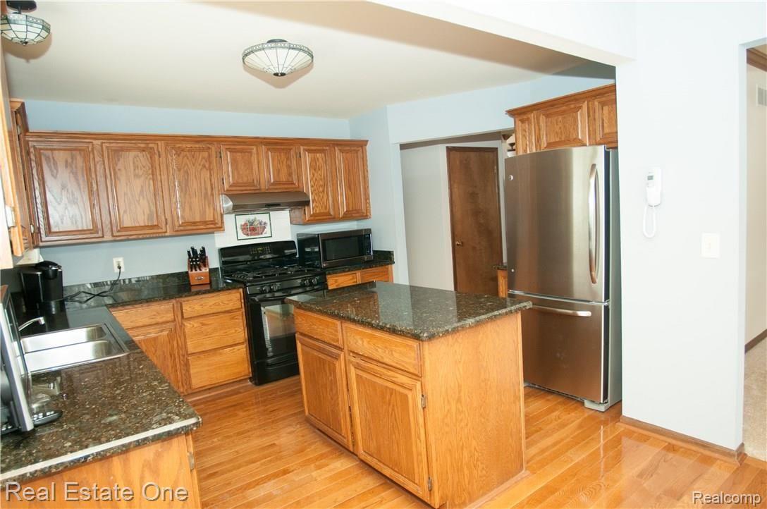 1347 Bembridge Drive Rochester, MI 48307 - Photo 20 of 66 1347-Bembridge-17.jpg