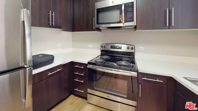 $3,068 | 151 East Holly Street, Unit 2407, Pasadena, CA 91103