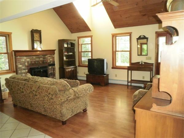 41 Montgomery Road Southampton, MA 01073 - Photo 9 of 28 Gallery Image 9