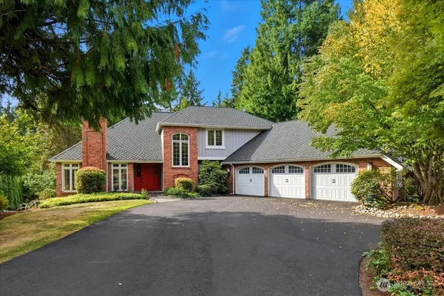 $4,585 | 22512 76th Avenue Southeast, Woodinville, WA 98072