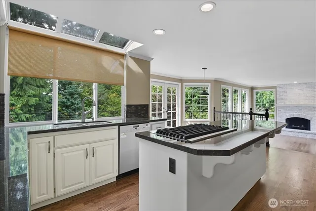 $4,585 | 22512 76th Avenue Southeast, Woodinville, WA 98072