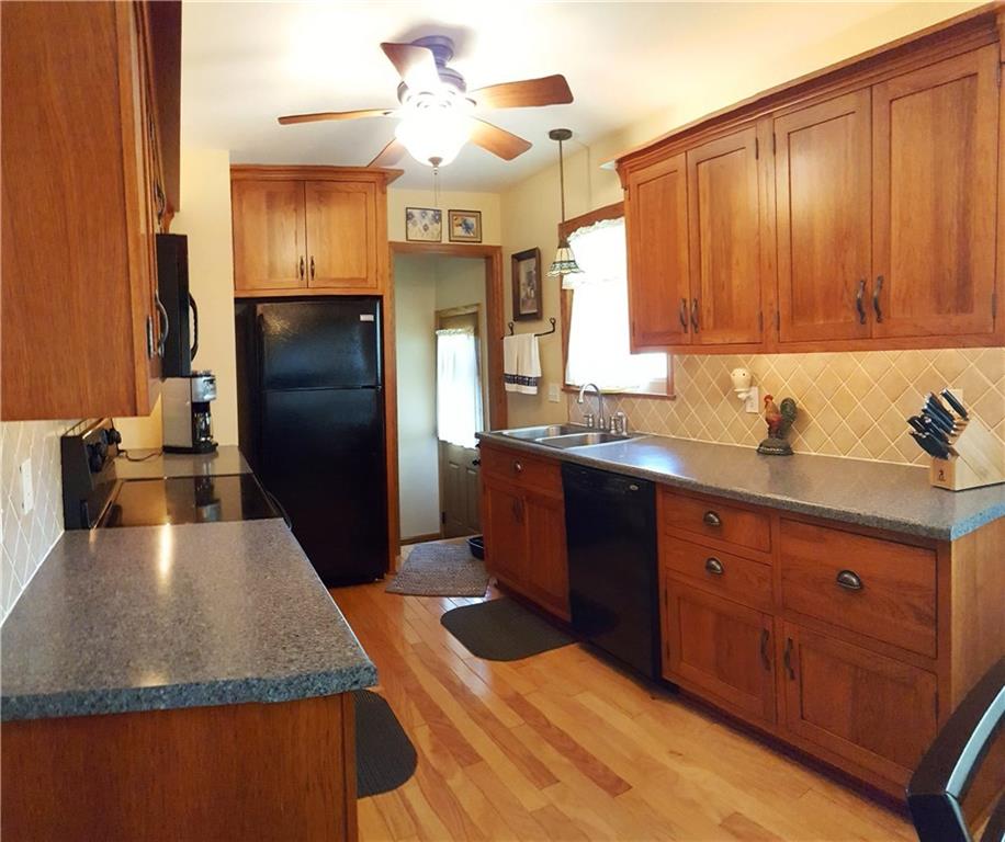 2000 Kentucky Lane Rochester, PA 15074 - Photo 2 of 25