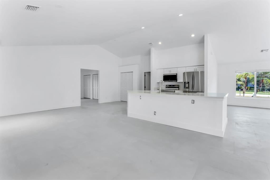 12865 Kingsway Road Wellington, FL 33414 - Photo 5 of 28