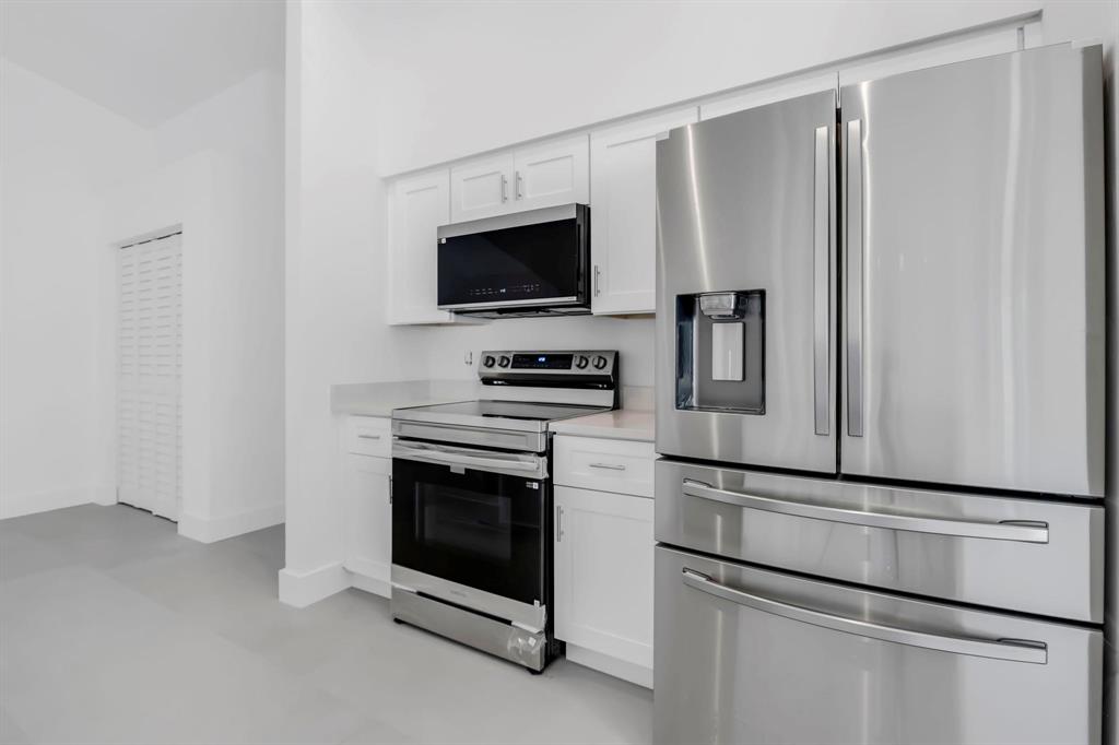 12865 Kingsway Road Wellington, FL 33414 - Photo 7 of 28