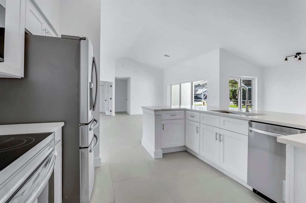 12865 Kingsway Road Wellington, FL 33414 - Photo 8 of 28