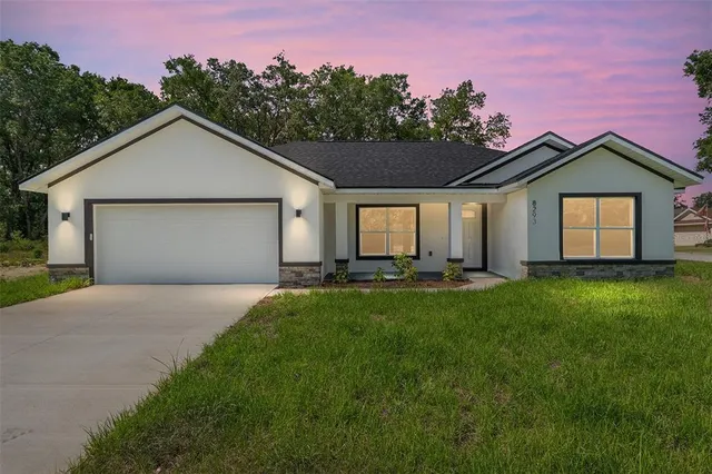 a view of a back yard of the house