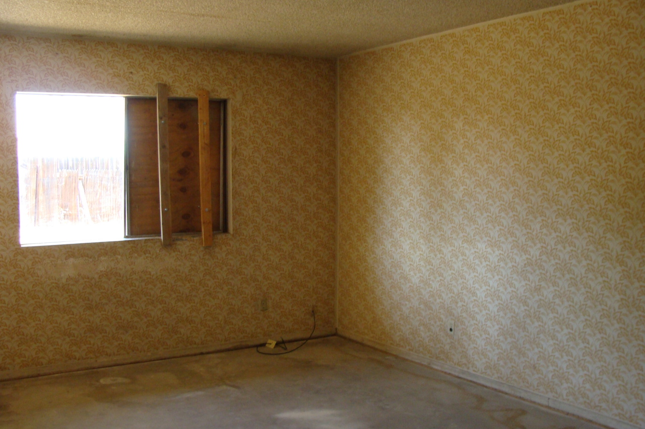 6132 West Osborn Road Phoenix, AZ 85033 - Photo 3 of 6 Living Room