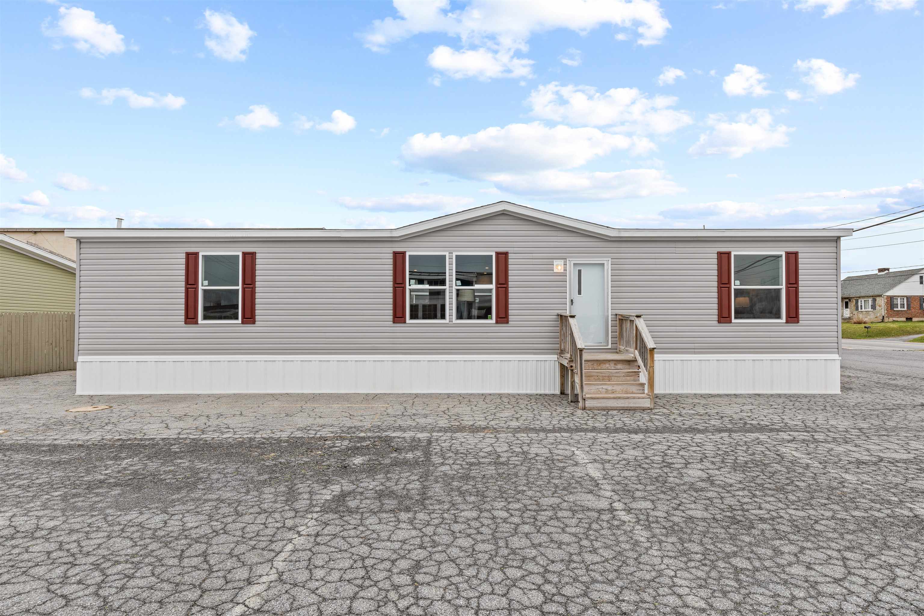 56 Third Street Barrington, NH 03825 - Photo 4 of 35