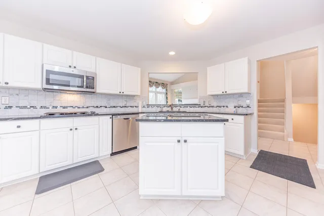 $625,000 | 17200 Lake View Circle, Unit 37, Northville, MI 48168