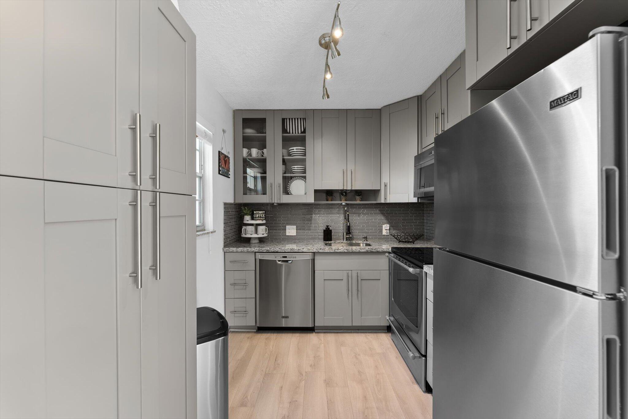 151 Fanshaw D Boca Raton, FL 33434 - Photo 6 of 35 Kitchen