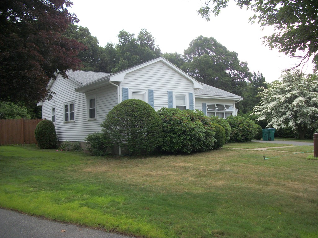 71 Moon Road Lynn, MA 01904 - Photo 2 of 28 Gallery Image 2