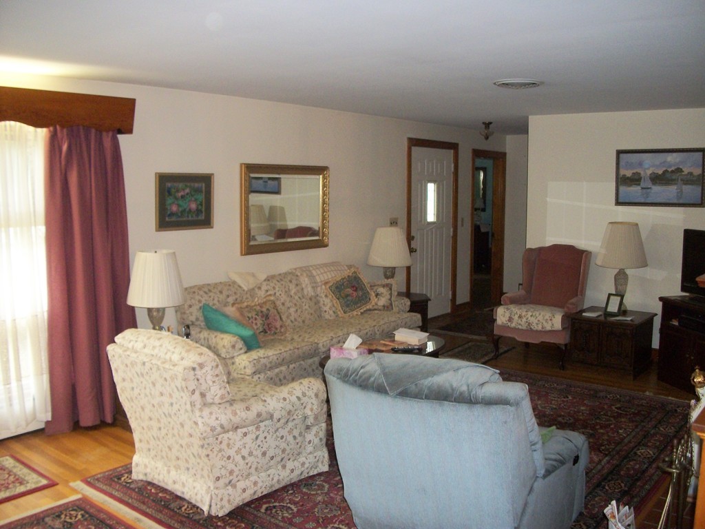 71 Moon Road Lynn, MA 01904 - Photo 3 of 28 Gallery Image 3