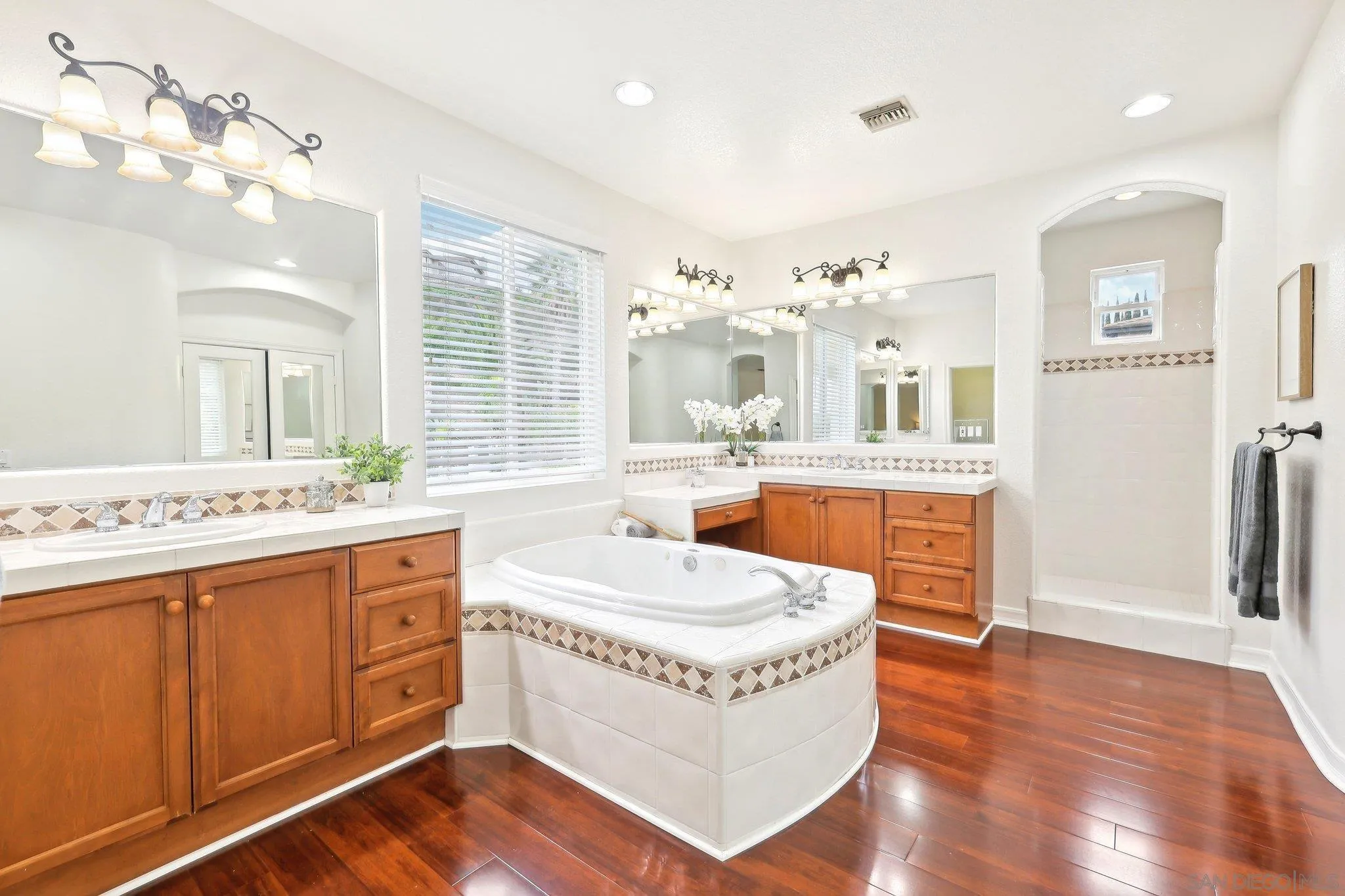 11781 Treadwell Drive Poway, CA 92064 - Photo 37 of 63 a spacious bathroom with a tub double sink and a mirror