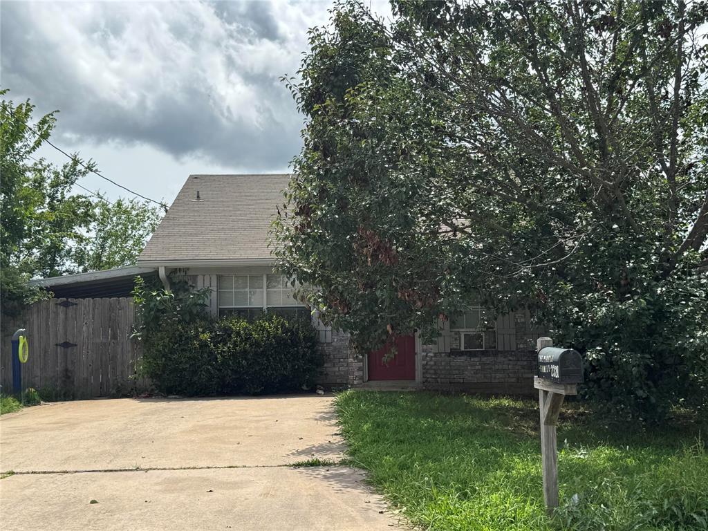4515 Southeast Loop 286 Paris, TX 75460 - Photo 27 of 37 a backyard of a house with lots of green space