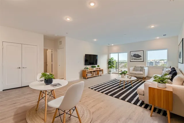 $2,350 | 4802 South Congress Avenue, Unit 305, Austin, TX 78745