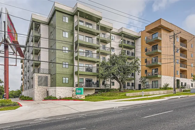 $2,350 | 4802 South Congress Avenue, Unit 305, Austin, TX 78745
