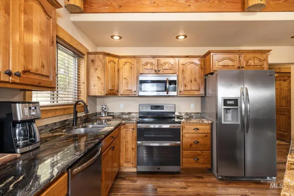 $699,900 | 15 Starview Drive, Garden Valley, ID 83622