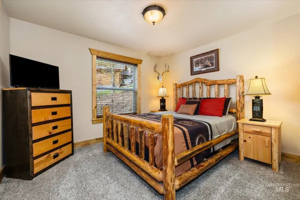 $699,900 | 15 Starview Drive, Garden Valley, ID 83622