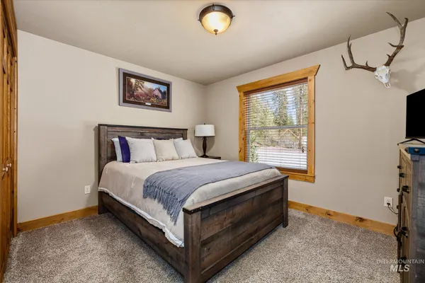 $699,900 | 15 Starview Drive, Garden Valley, ID 83622