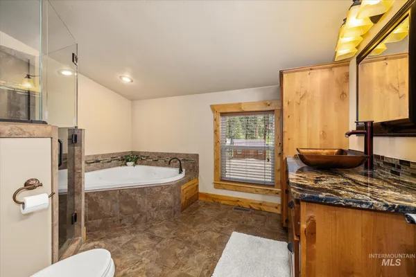 $699,900 | 15 Starview Drive, Garden Valley, ID 83622