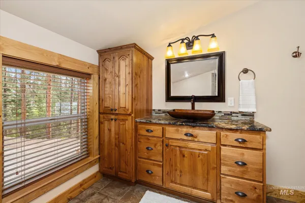 $699,900 | 15 Starview Drive, Garden Valley, ID 83622