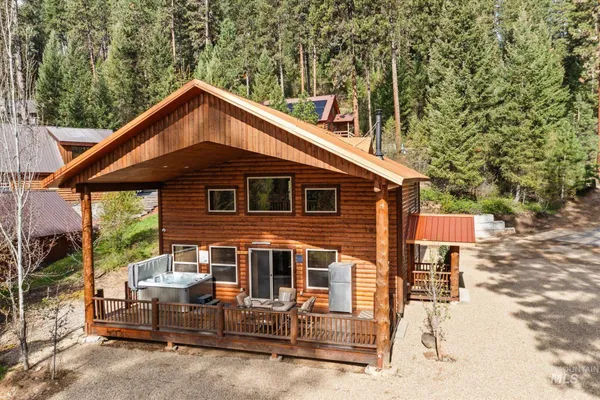 $699,900 | 15 Starview Drive, Garden Valley, ID 83622