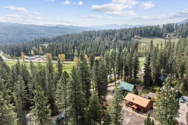 $699,900 | 15 Starview Drive, Garden Valley, ID 83622