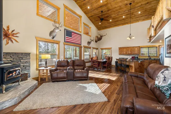 $699,900 | 15 Starview Drive, Garden Valley, ID 83622