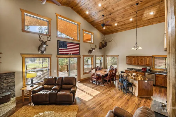 $699,900 | 15 Starview Drive, Garden Valley, ID 83622