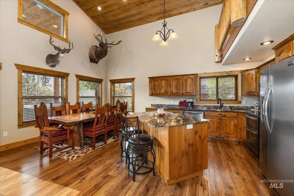 $699,900 | 15 Starview Drive, Garden Valley, ID 83622