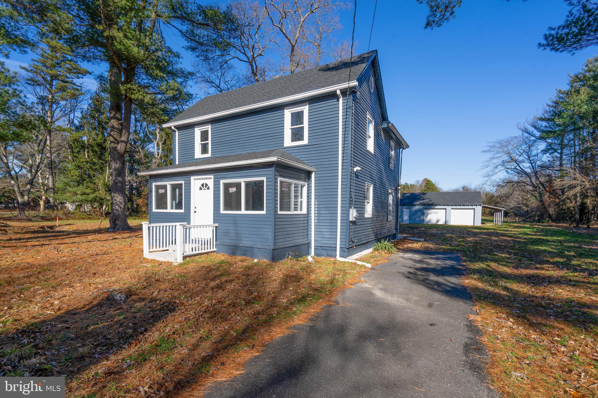 960 Carmel Road Millville, NJ 08332 - Photo 2 of 35 a front view of a house with a yard