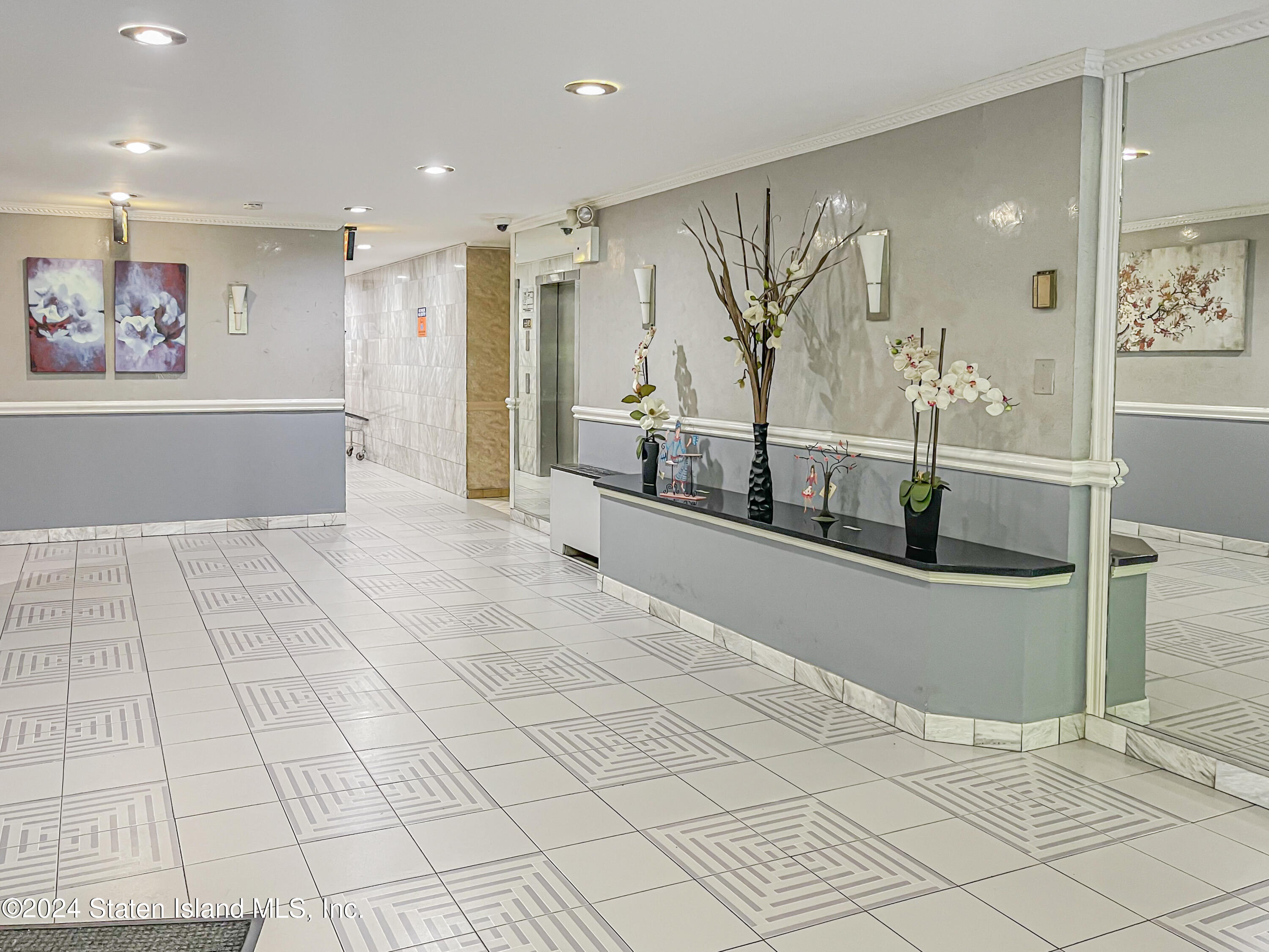 175 Zoe Street, Unit 5S Staten Island, NY 10305 - Photo 4 of 15 a view of a entryway
