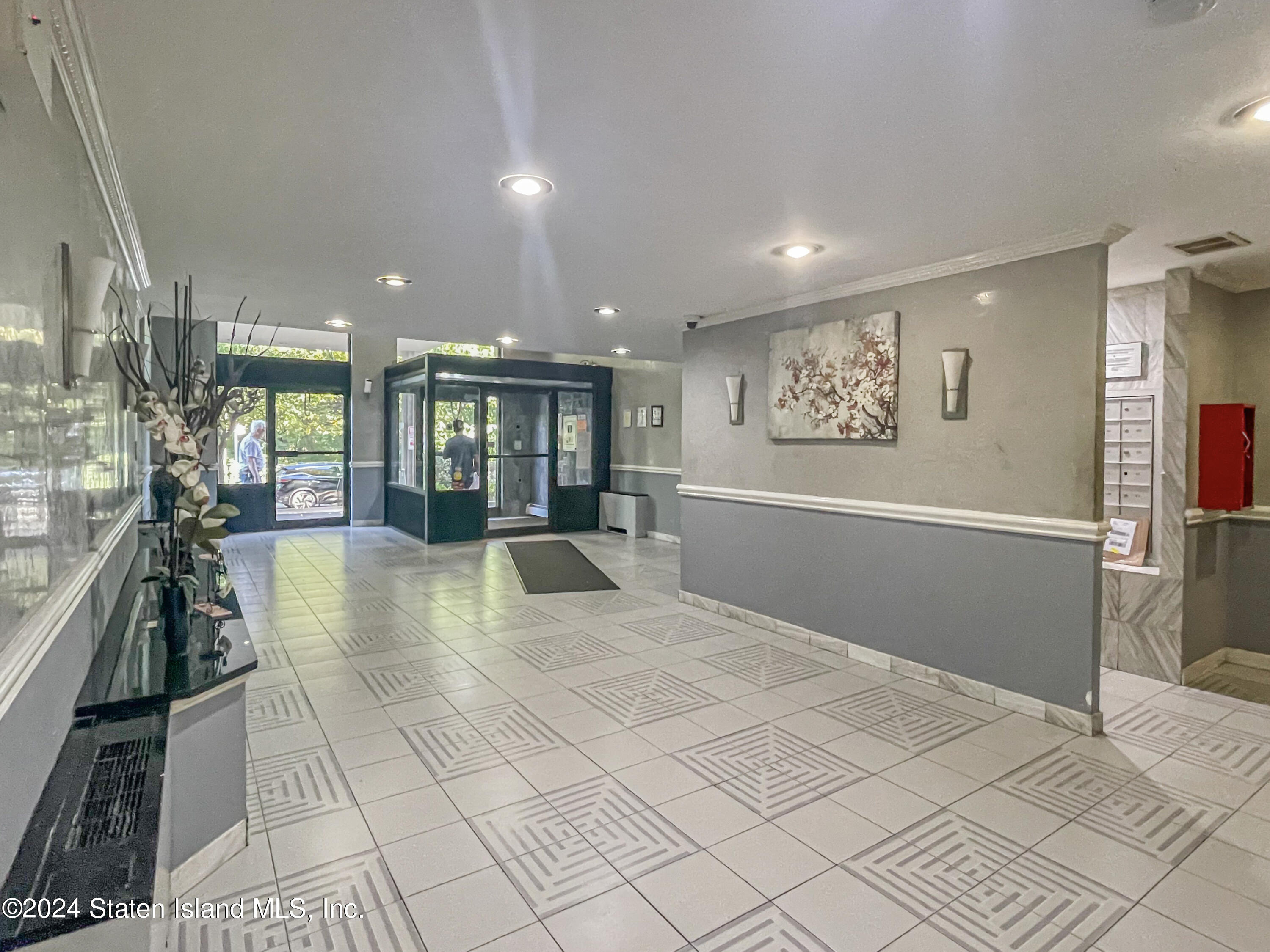 175 Zoe Street, Unit 5S Staten Island, NY 10305 - Photo 5 of 15 a view of a hallway with interior of the house